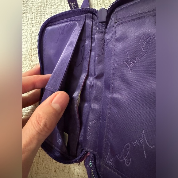 Excellent used condition, Vera Bradley wristlet in a paisley/floral print - Picture 7 of 11